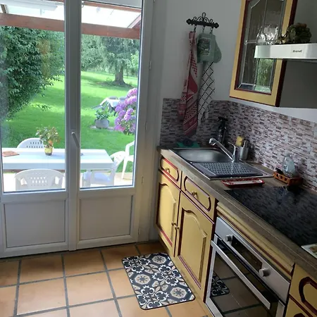 Vallee De La Barousse A Hautes-pyrenees بيت للعطل Esbareich