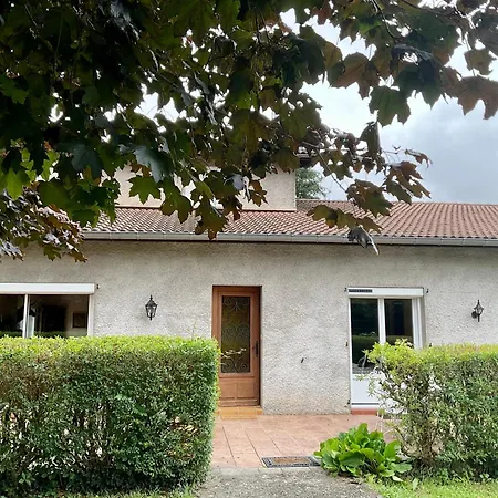 Vallee De La Barousse A Hautes-pyrenees بيت للعطل Esbareich